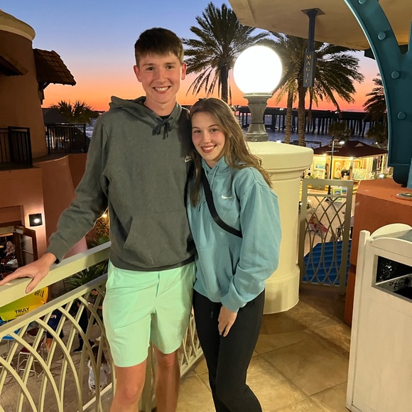 Meet your Posher, Carli - Picture 4 of 5